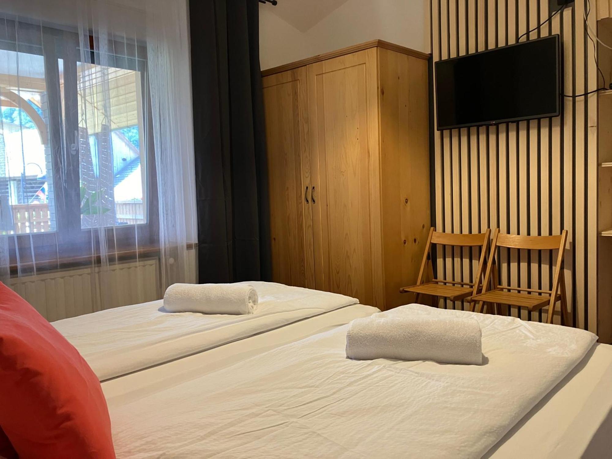 Apartments Pri Bostjanovcu Gorenja Vas  المظهر الخارجي الصورة