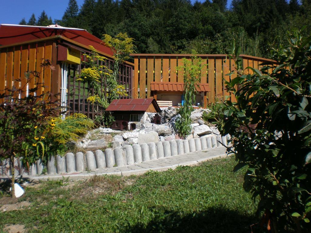 Apartments Pri Bostjanovcu Gorenja Vas  المظهر الخارجي الصورة